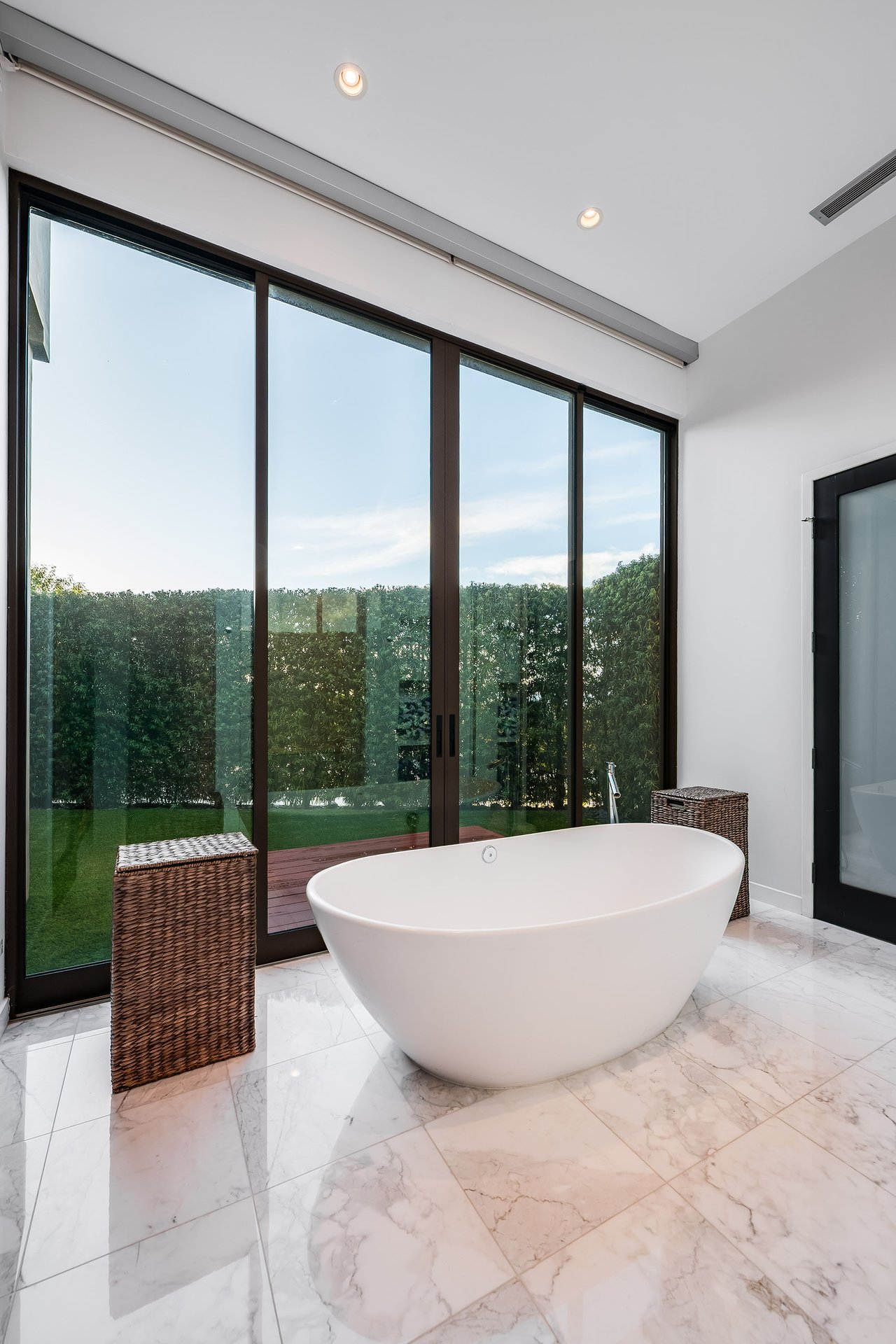 16167 Royal Oak Rd, Encino