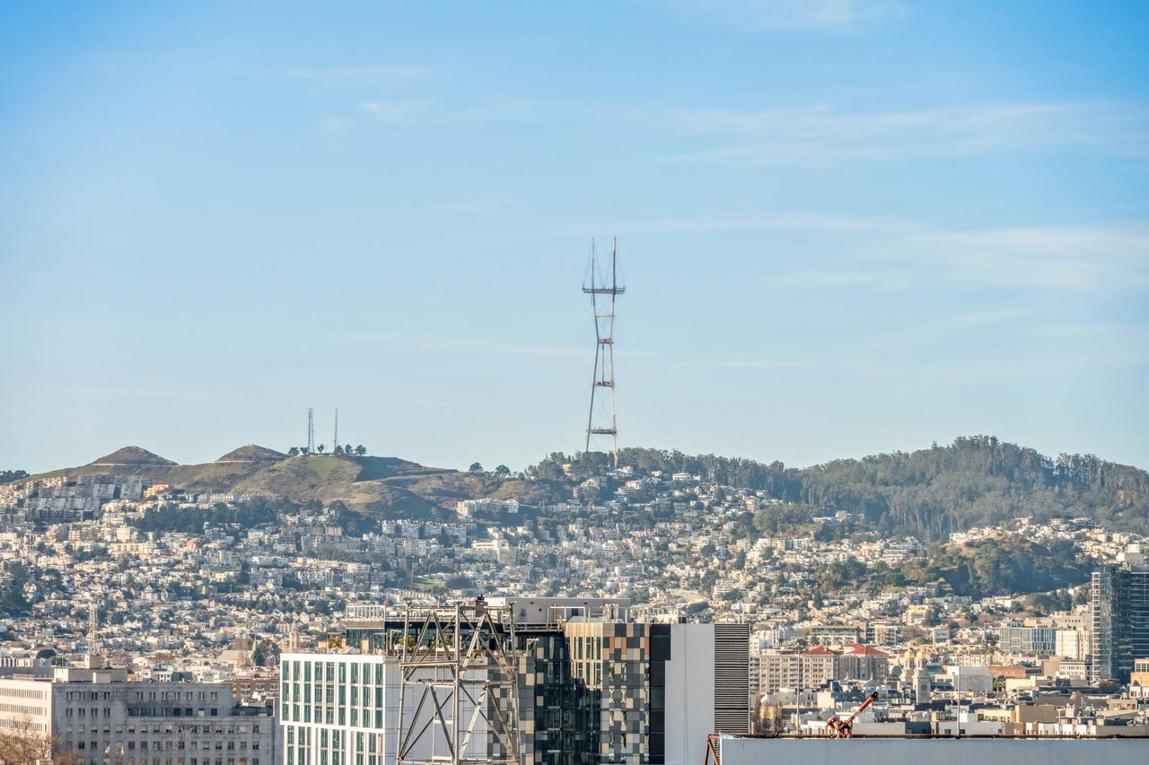 Stunning Corner Penthouse at The Brannan