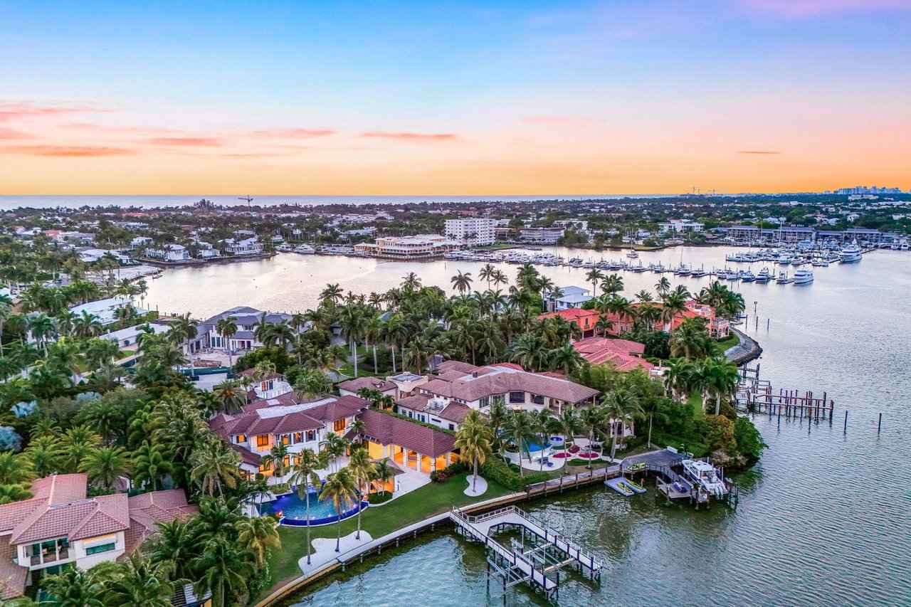 Selling a Home in Aqualane Shores Naples. A Luxury Seller’s Guide