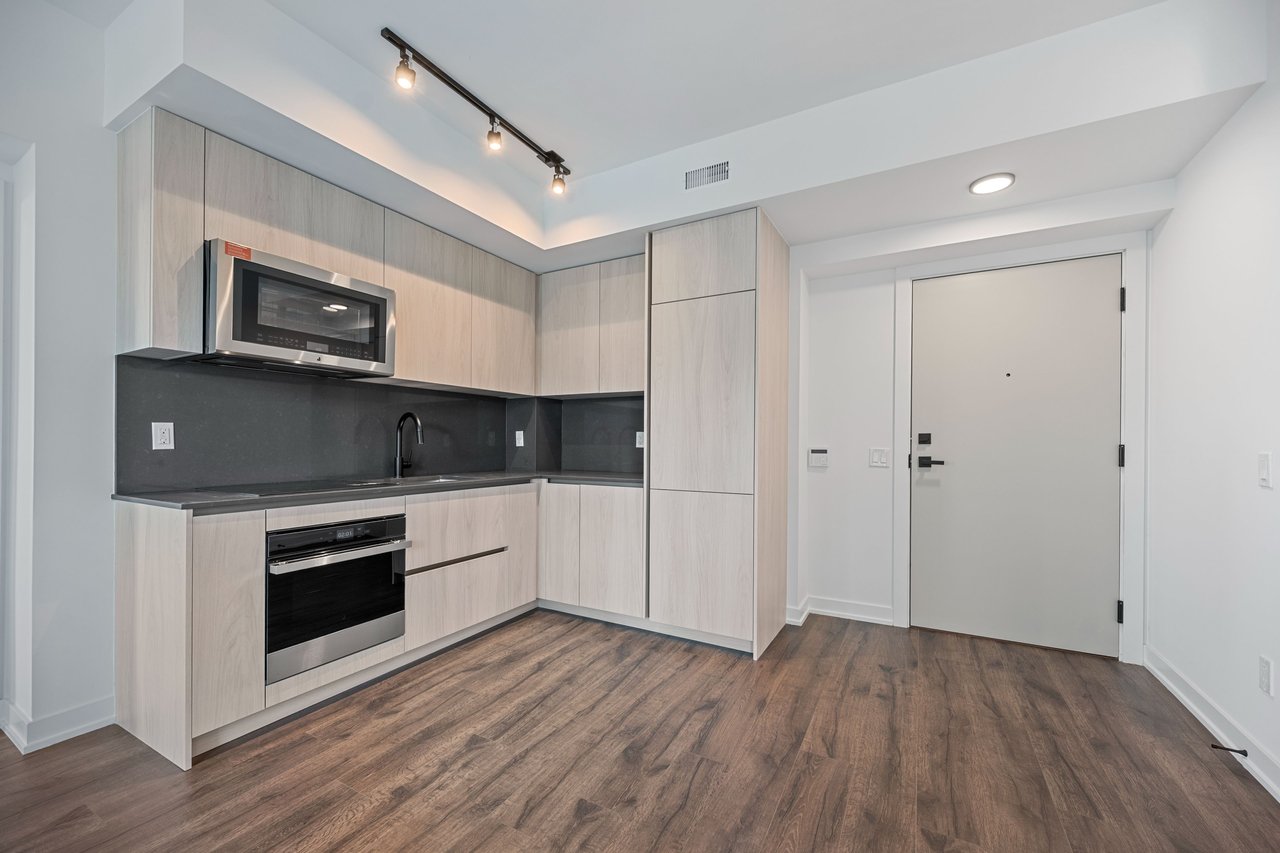 327 King Street W Unit: 4404