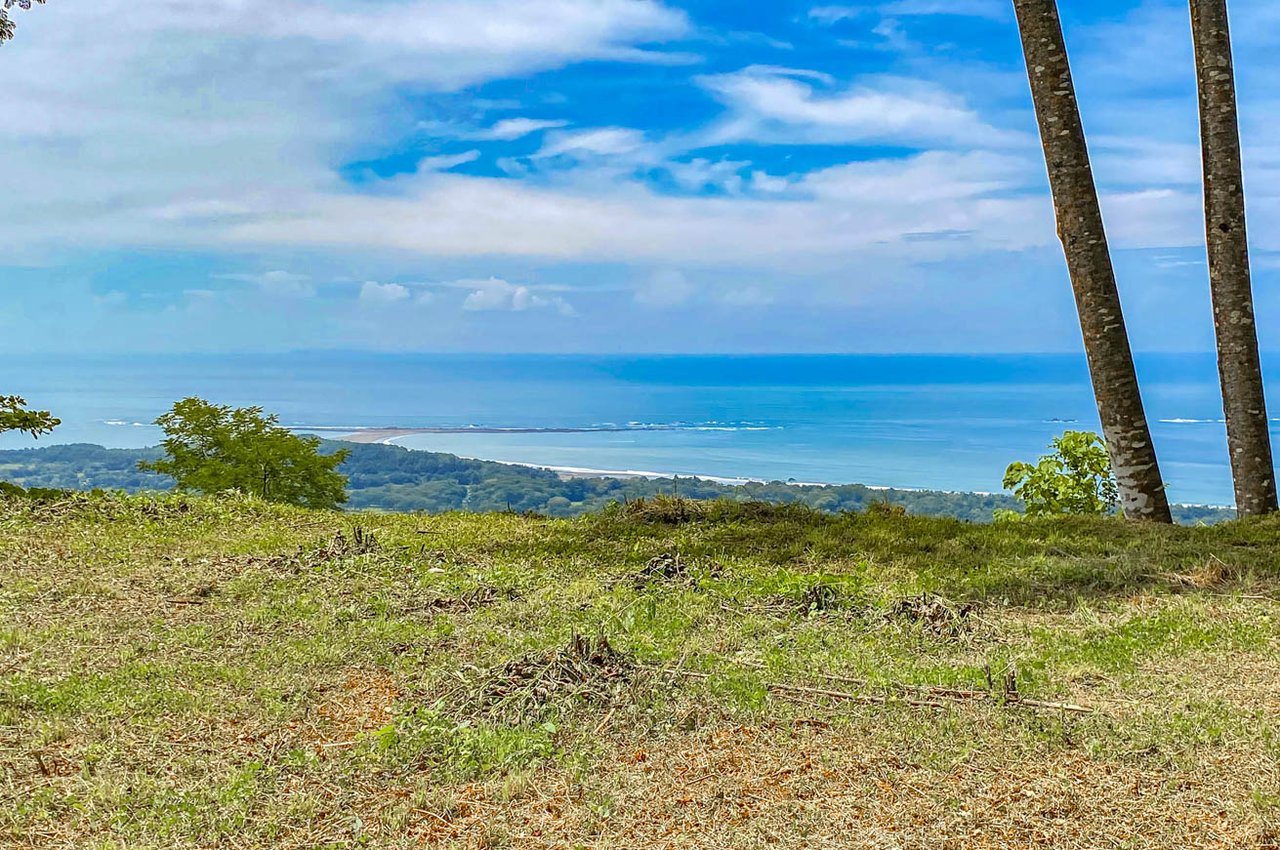 Large Uvita Lot With Whale’s Tail Ocean Views, Sunsets & Legal Water – Ready to Build!