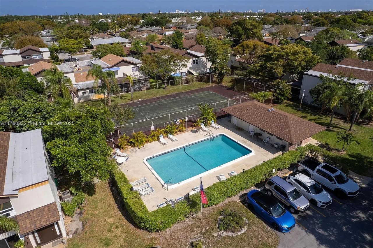 3200 NW 5th Ter Apt 33