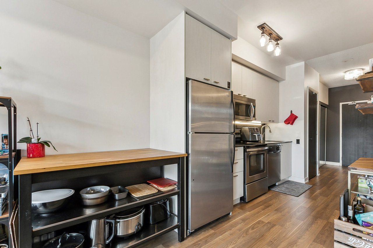 775 King St W Unit: 906