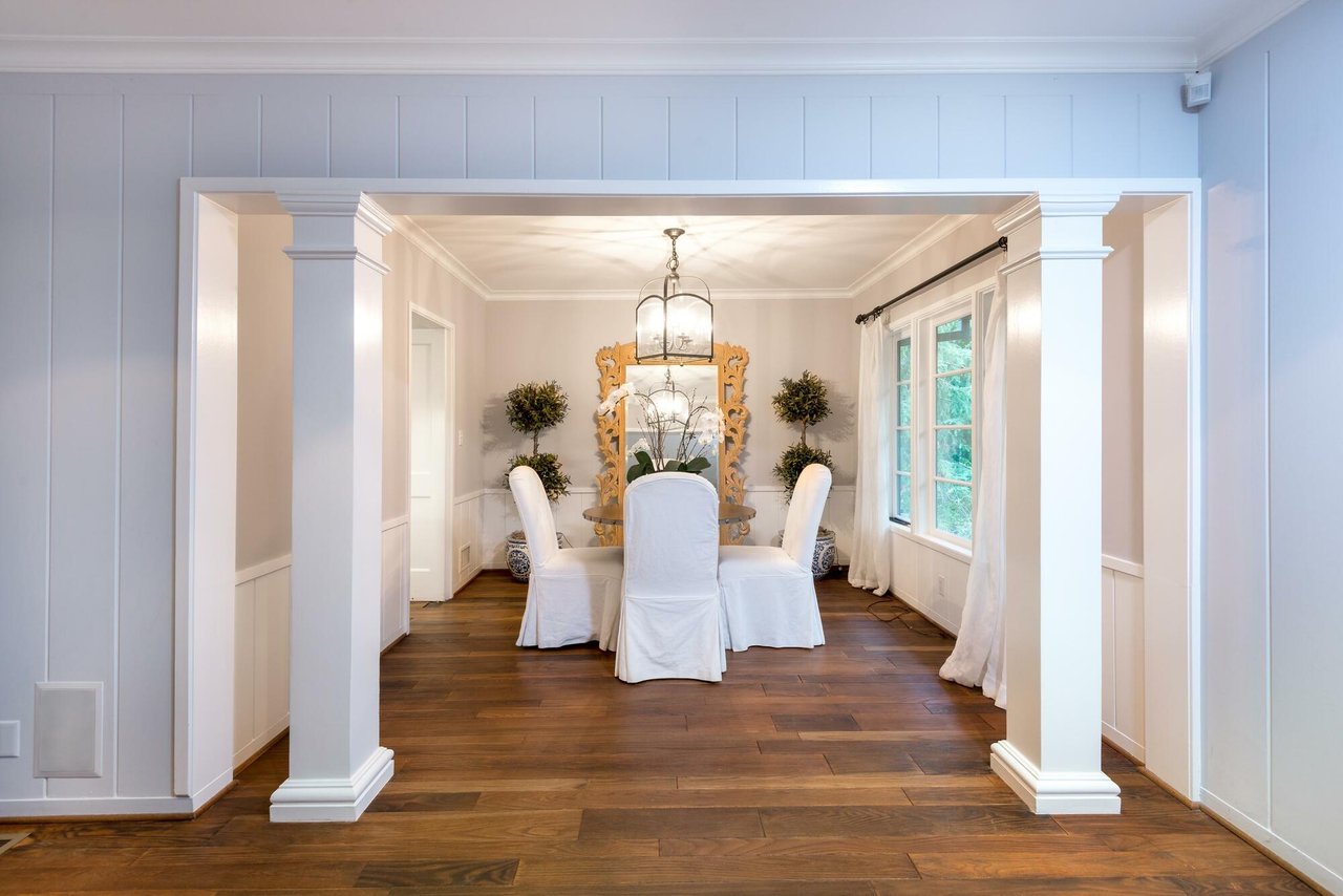 2542 Benedict Canyon Dr