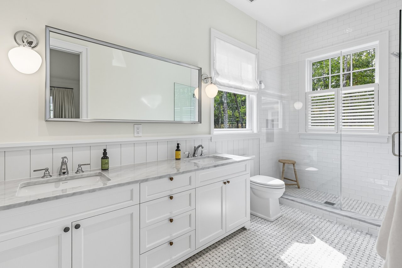 417 Edge of Woods Road