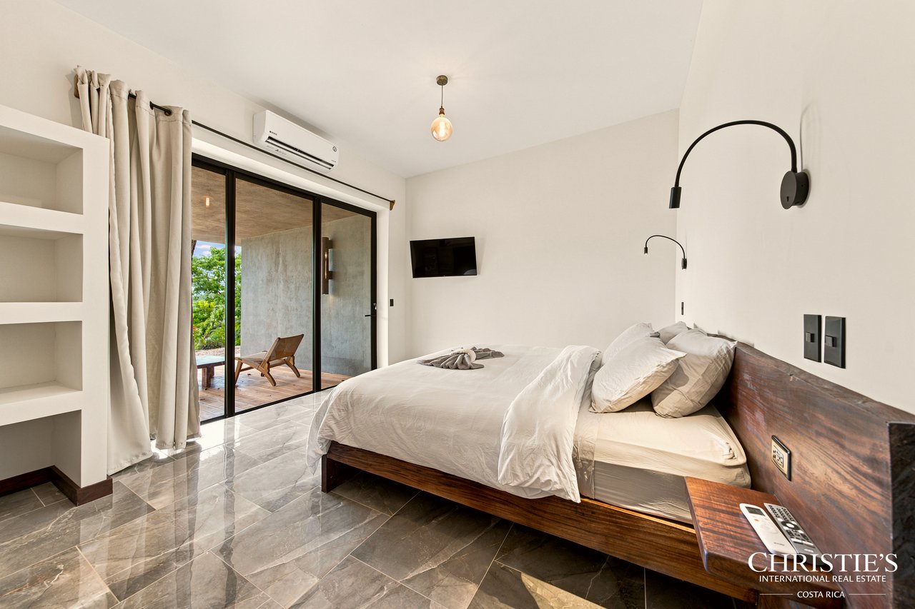 LE CLOS - An Exclusive Three-Residence Estate 