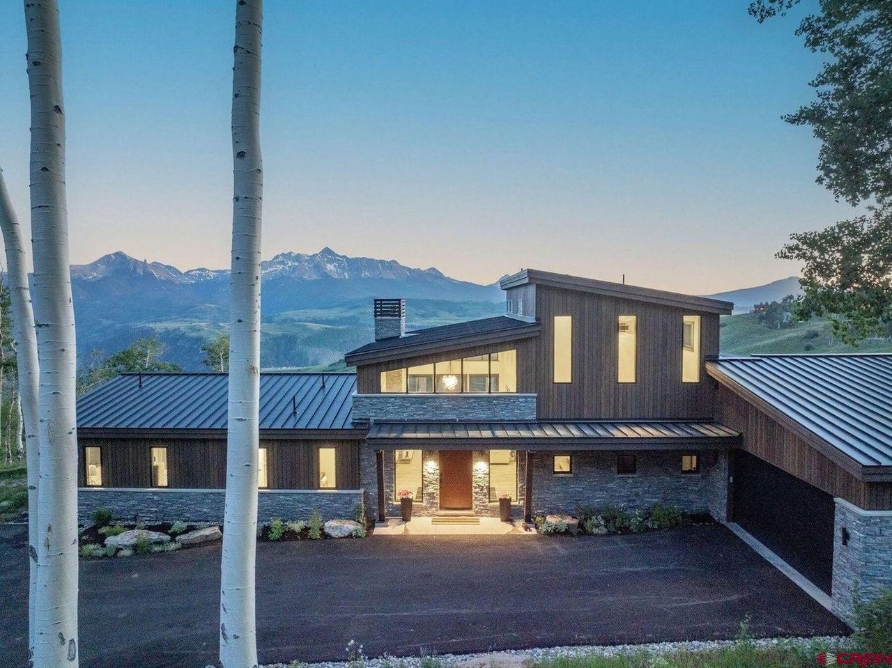 216 E Serapio Dr