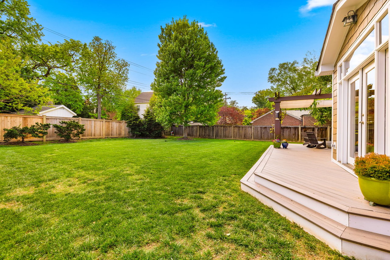 22 W OAK STREET