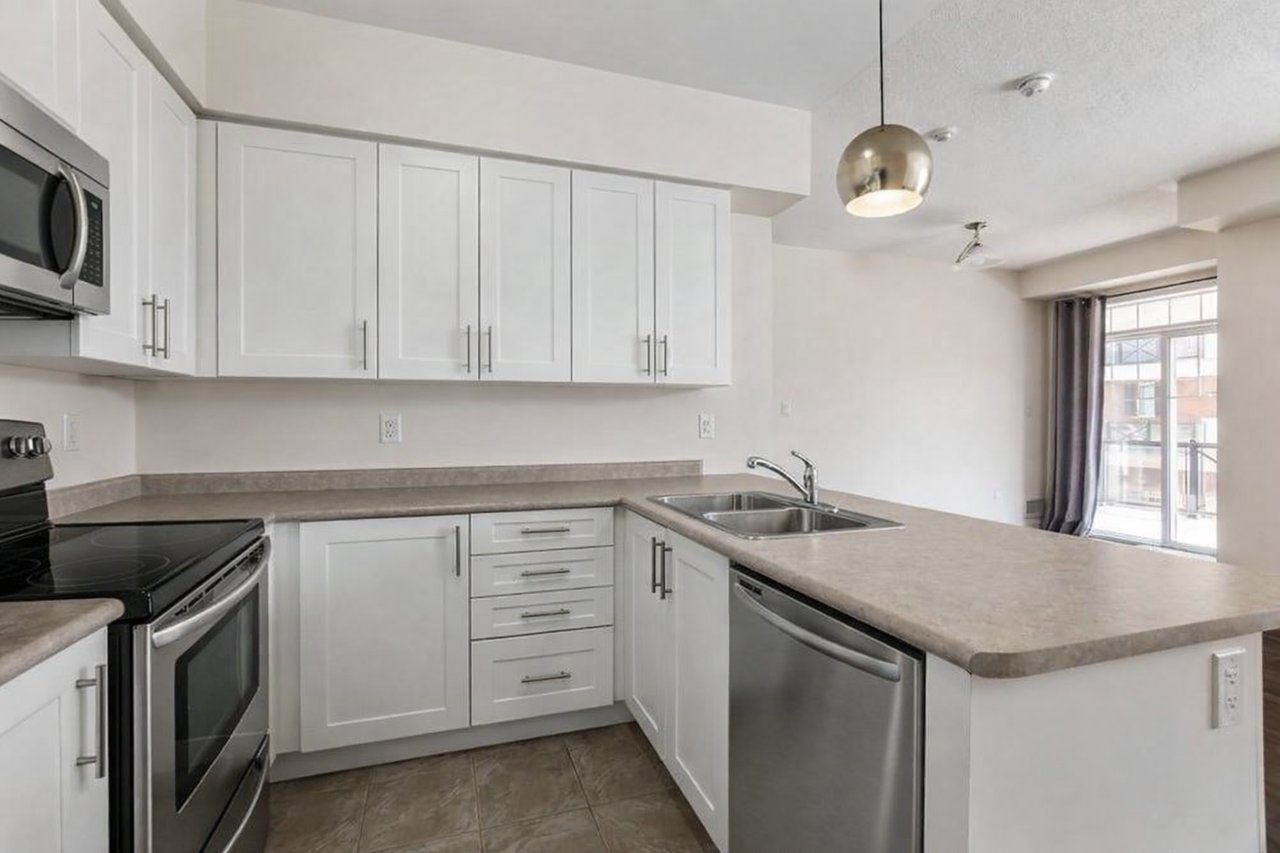 2 bedroom stacked townhouse in Oakville's Uptown Core