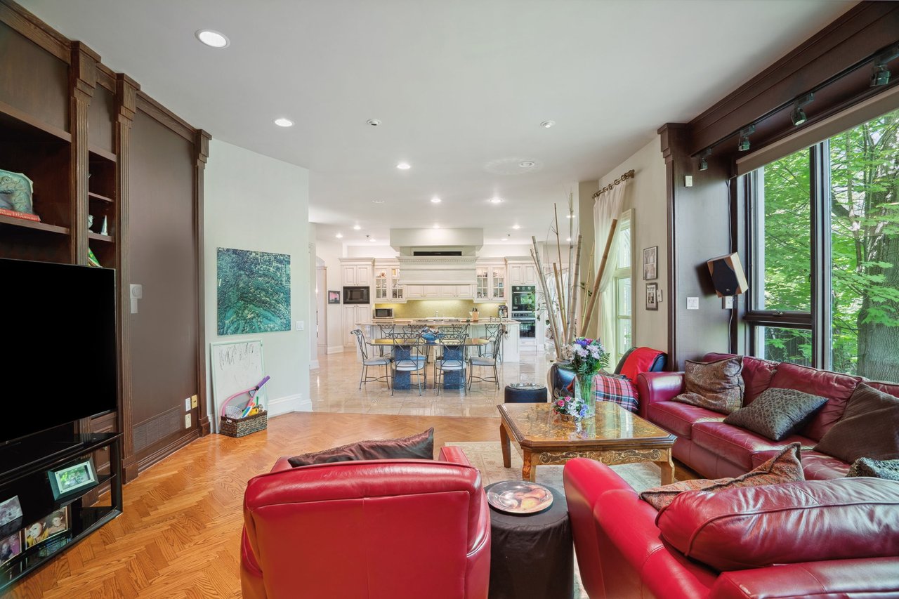 Prestigious Riverview Drive