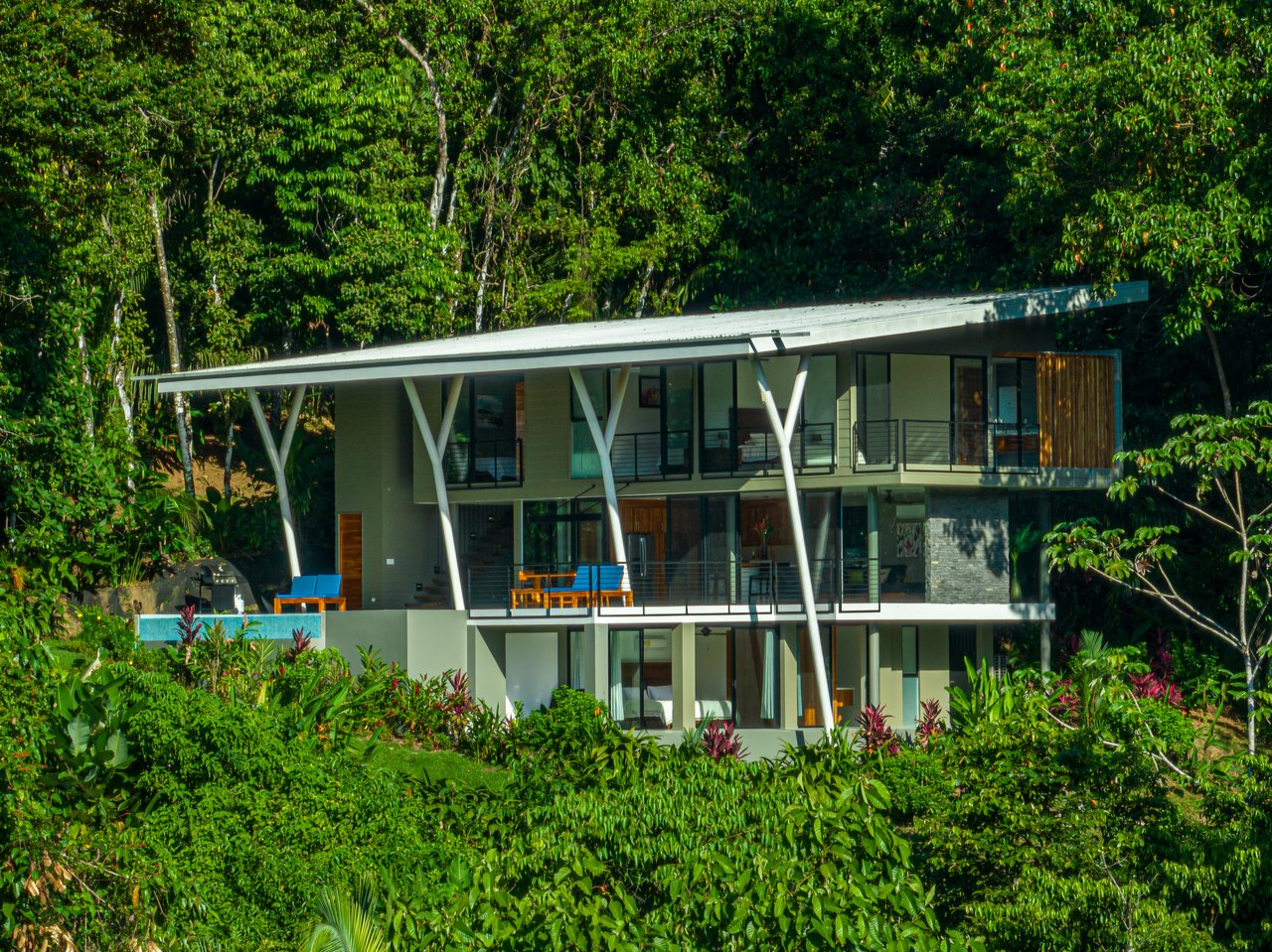 4 Bedroom Jungle Paradise with Ocean Views