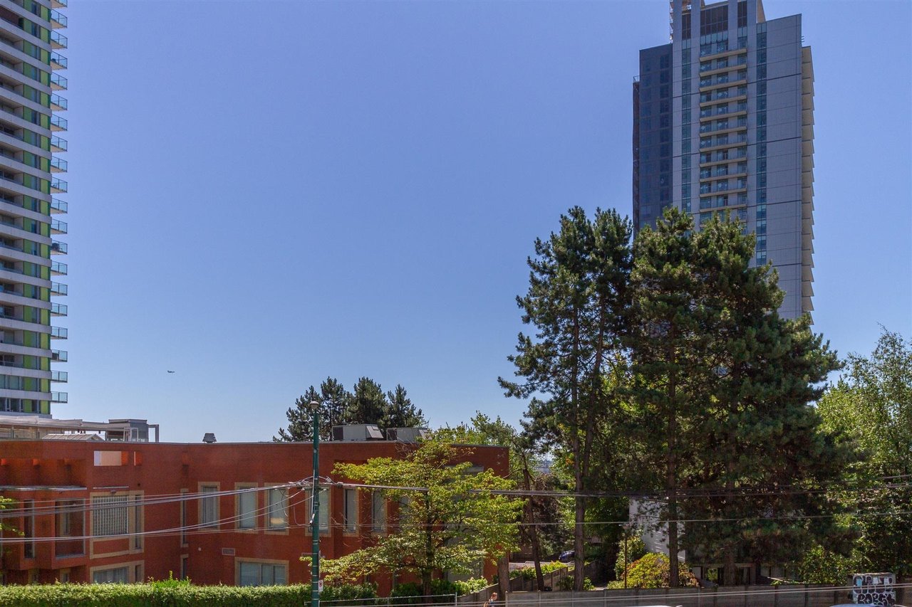 208-8238 Lord St
