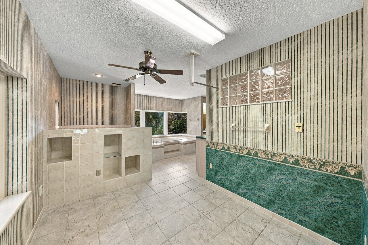 18728 LAKE IOLA RD