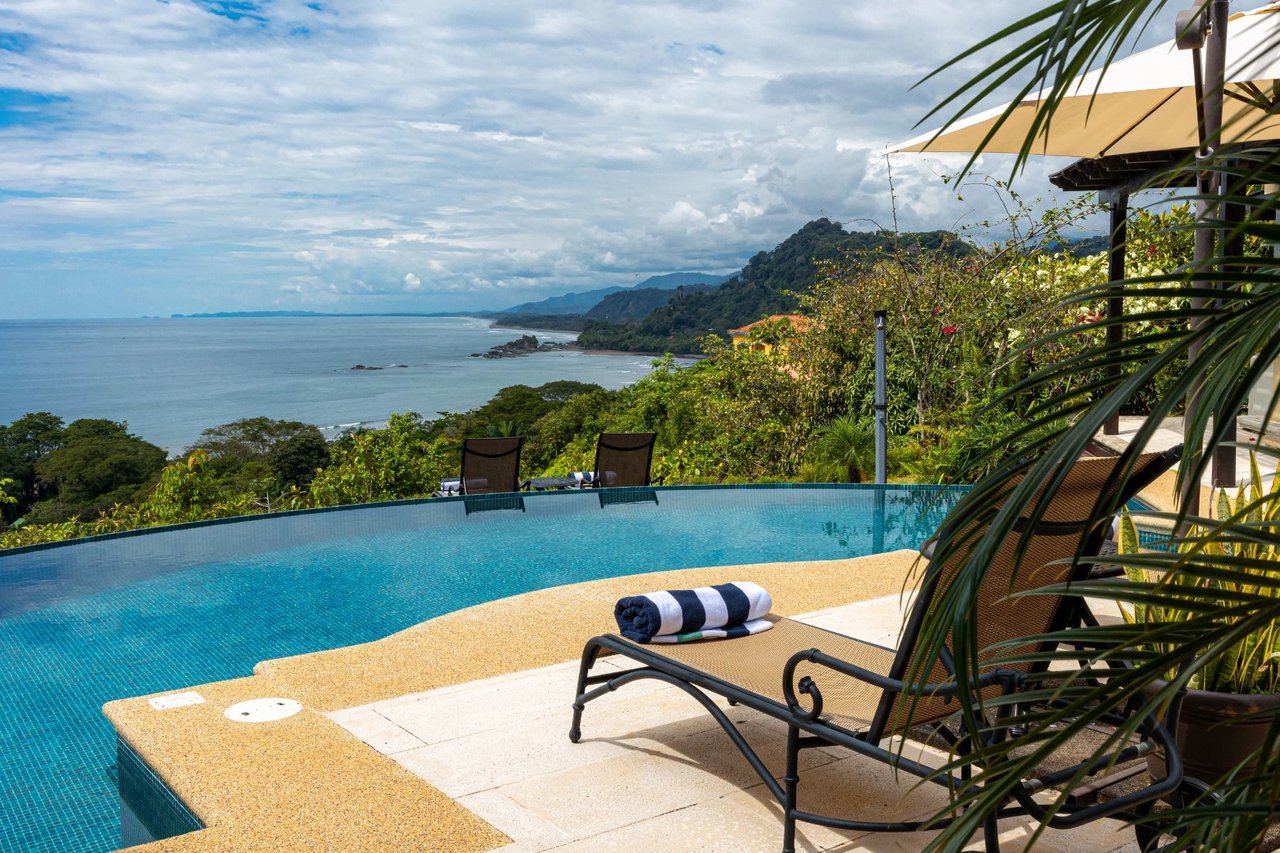 Colonial Ocean View Villa, Dominical, Puntarenas