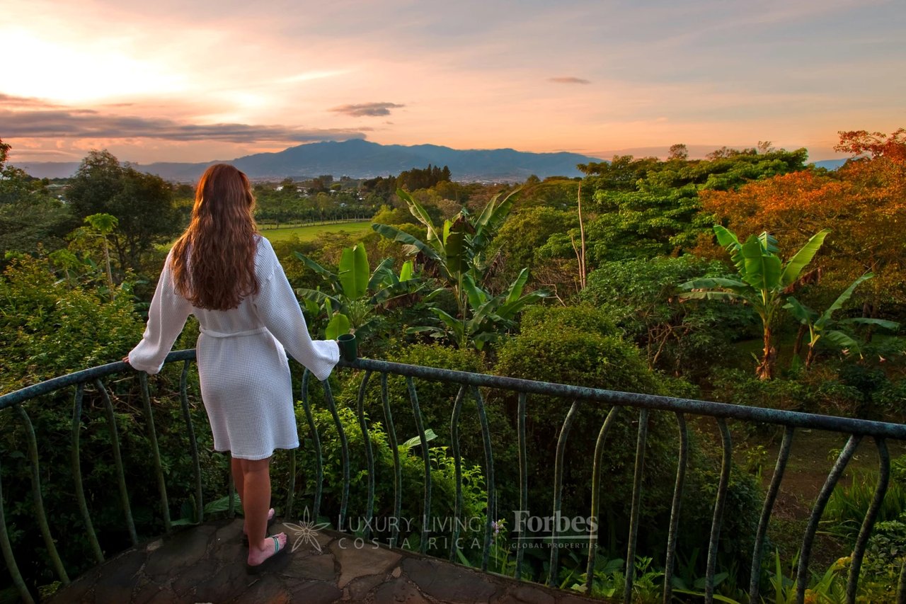 20646 - Boutique Hotel for Sale in the Mountains of Heredia