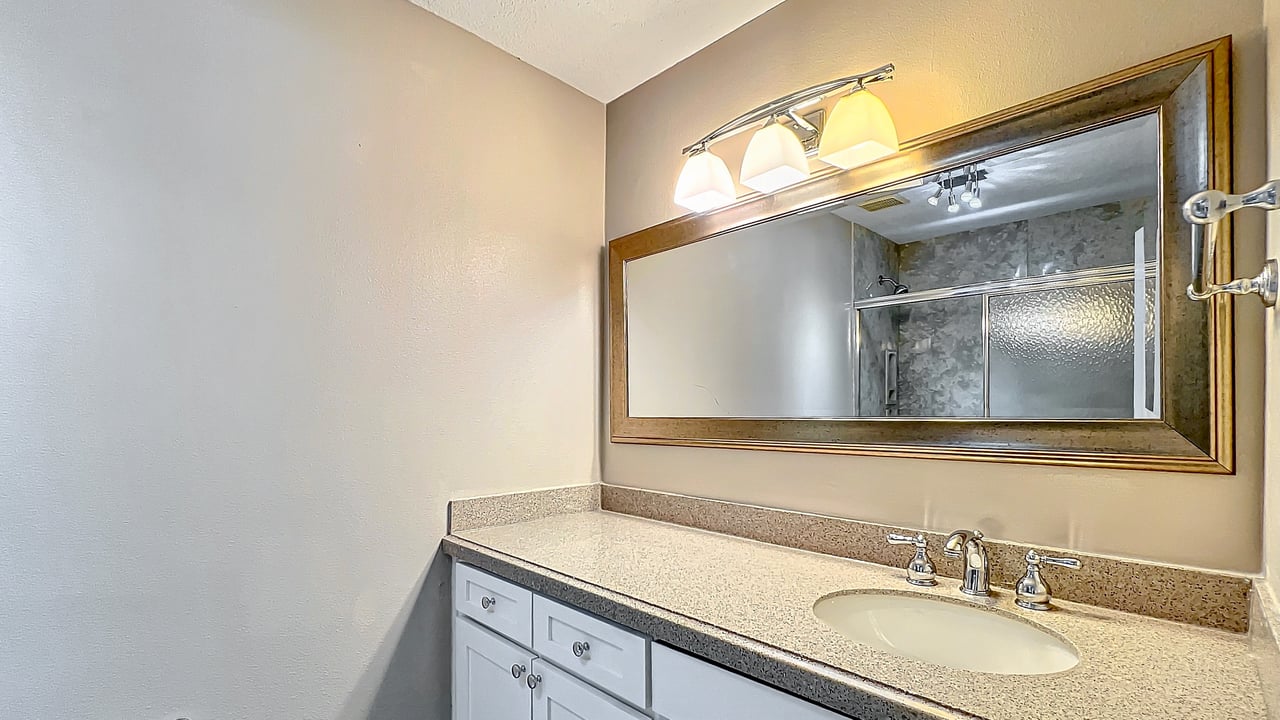 Luxury Lakefront Winter Park Condominium for Lease