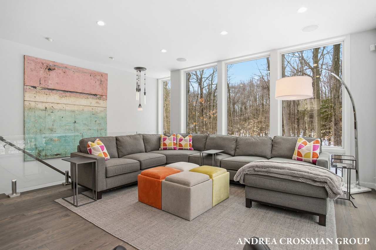 6919 Bendemeer Drive