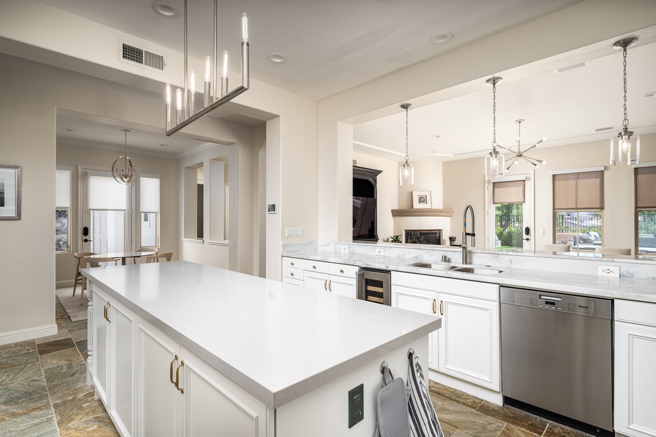 MODERN LIVING IN MIRASOL