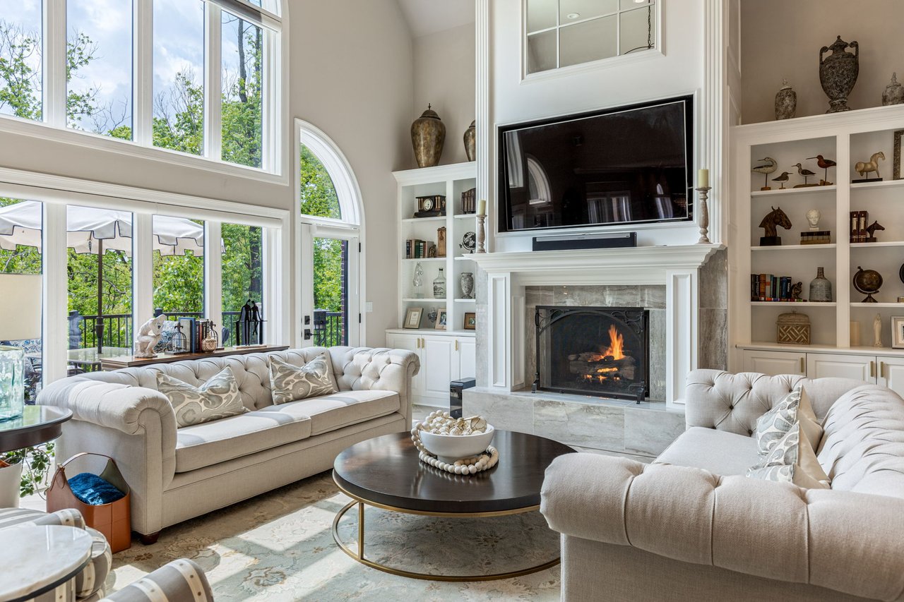 11 Lake Forest Court W