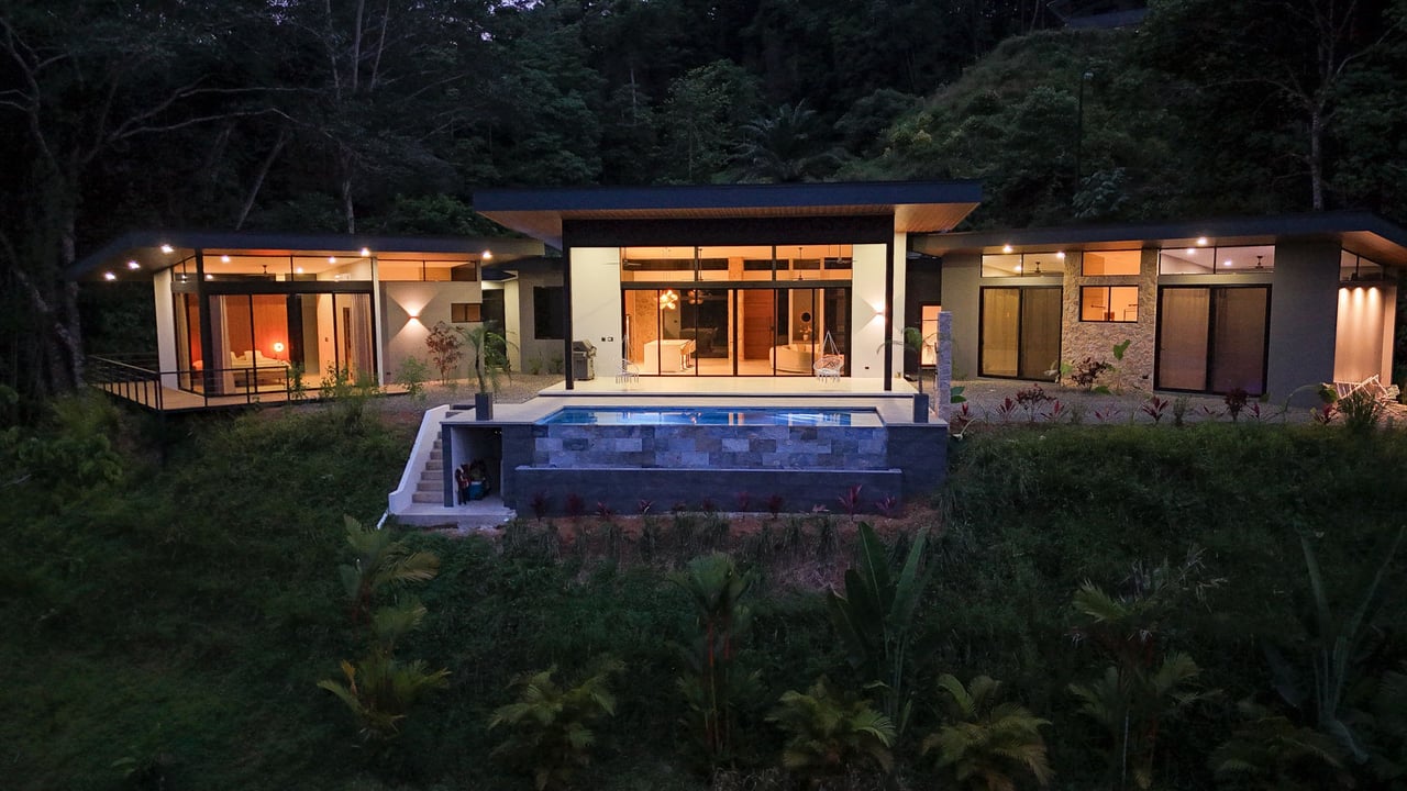Ojochal Modern Jungle Home with Infinity Pool & Mountain Views