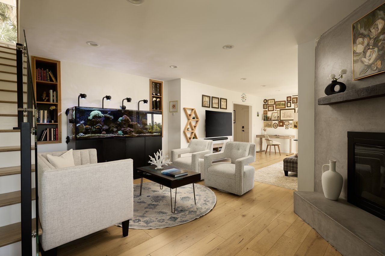 3964 Fredonia Dr, Sunset Strip