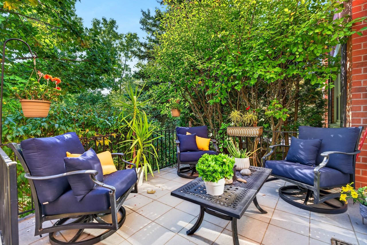 Executive Millcroft Townhome