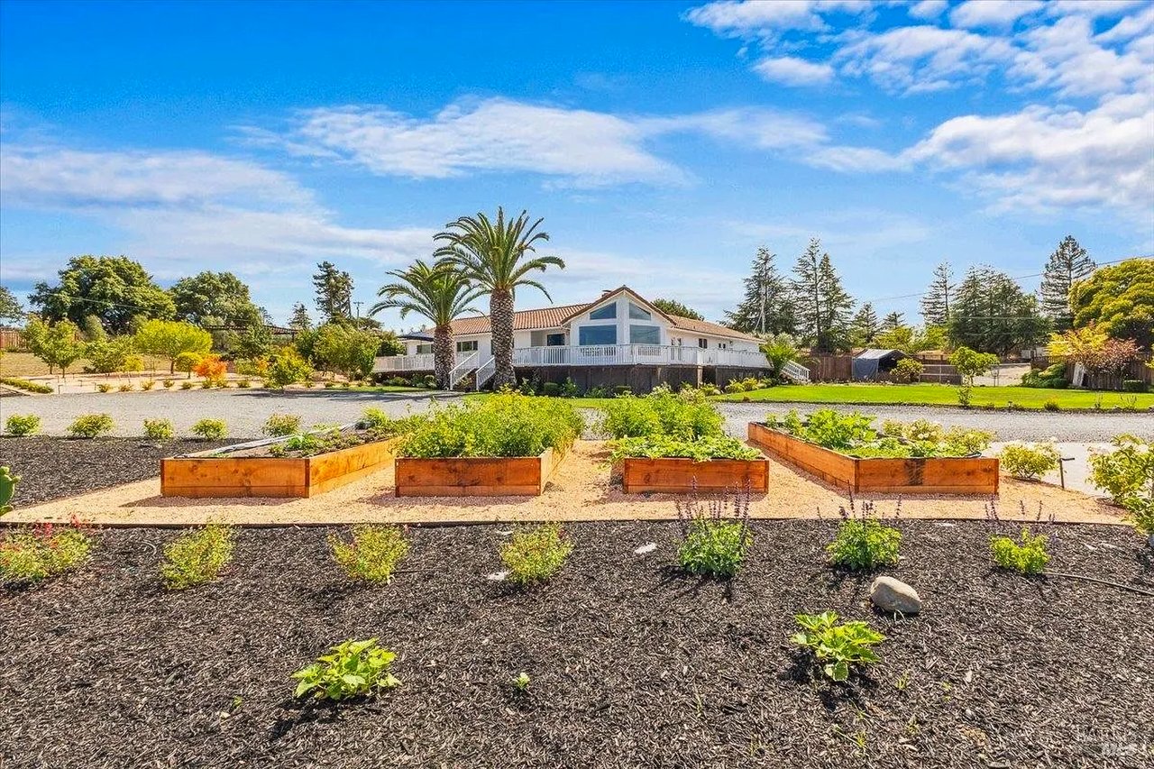1660 Old Adobe Road