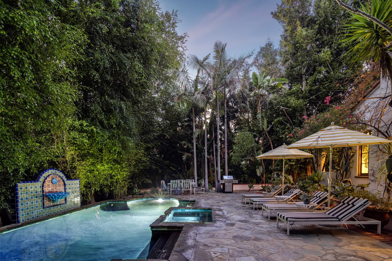 1135 Sunset Vale Ave, West Hollywood