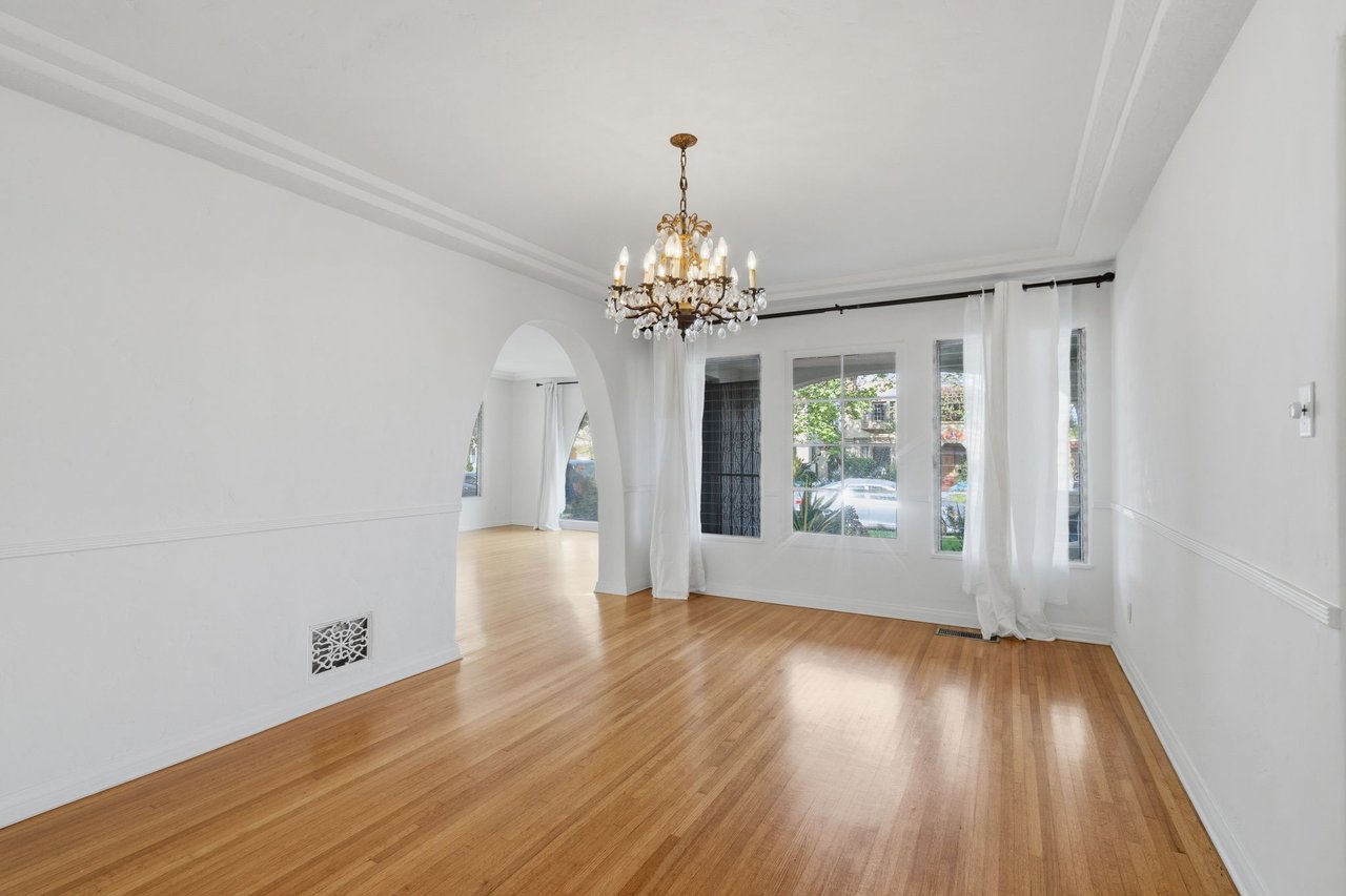 1042 S Crescent Heights