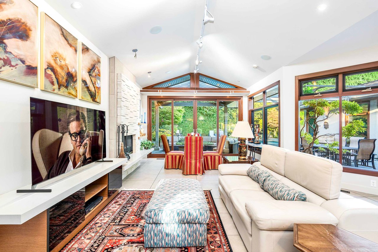 389 MOYNE DR
