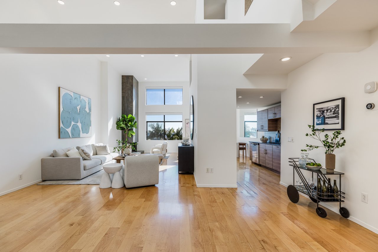 1133 N Clark St Unit: 303