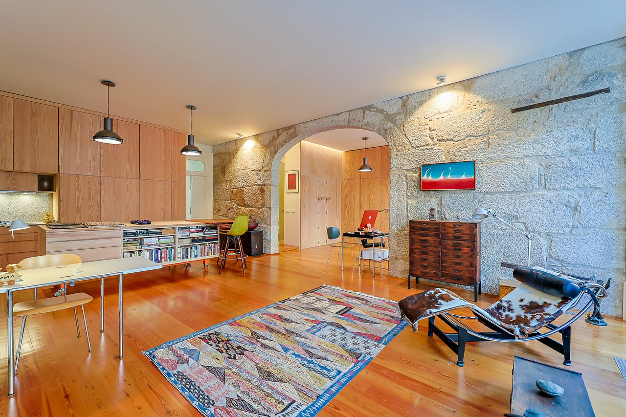 Elegant Two-Bedroom Loft with Garden in Historic Downtown Porto