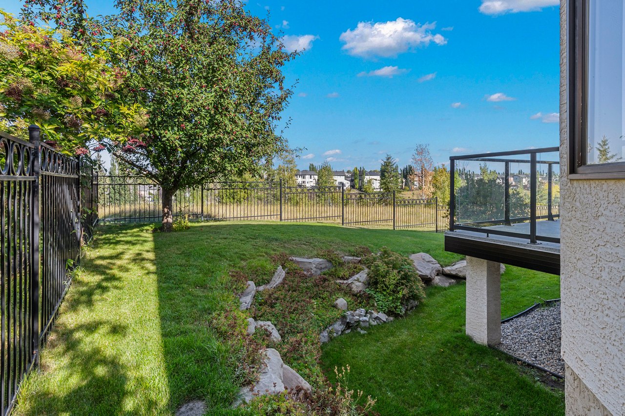 82 Arbour Crest Mount NW