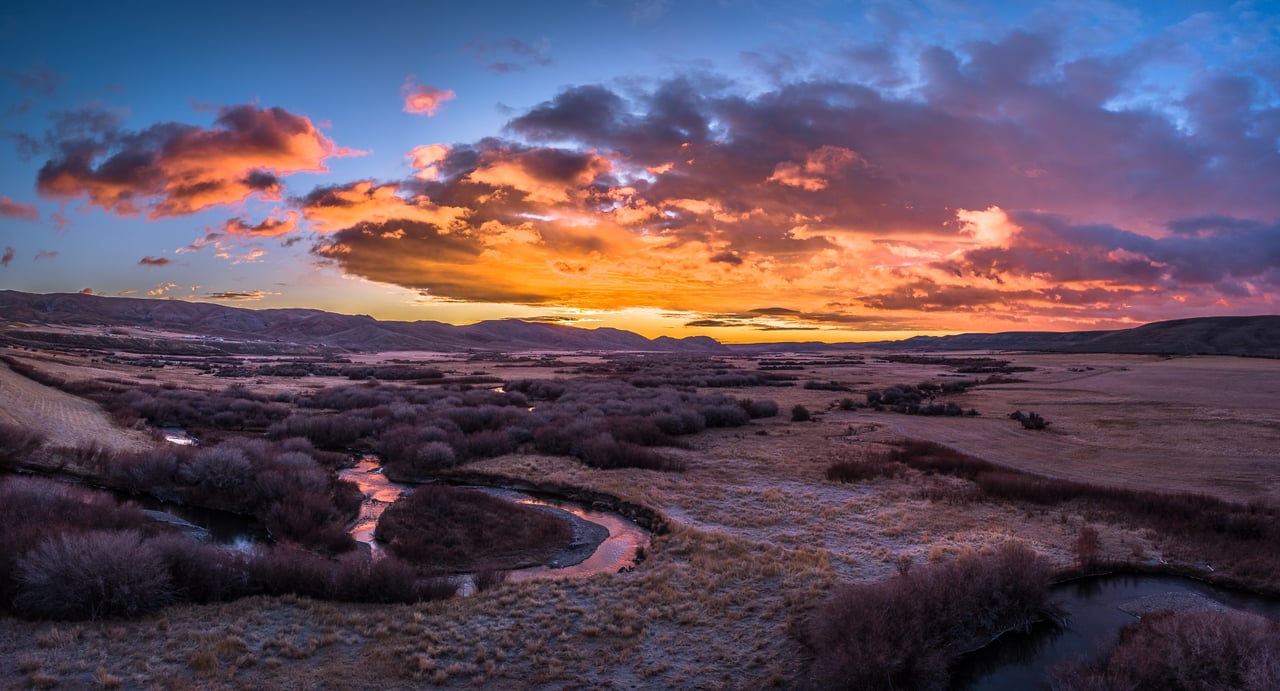 sunset image near the green river in pinedale