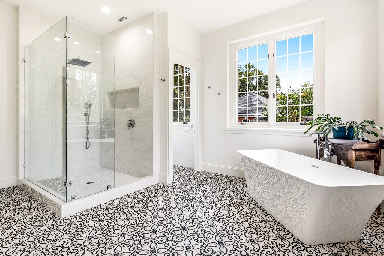 794 Springdale Road NE