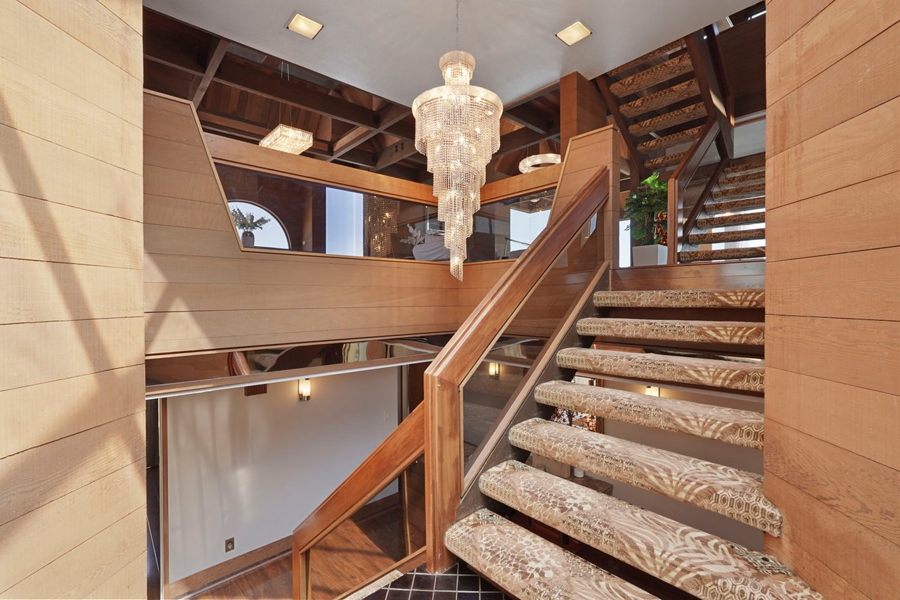 3845 Peninsula Ct