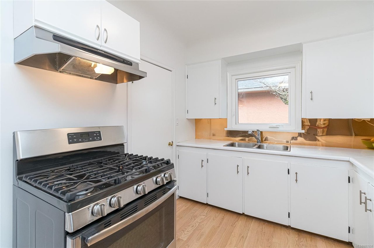 1867 Neil St, Saanich
