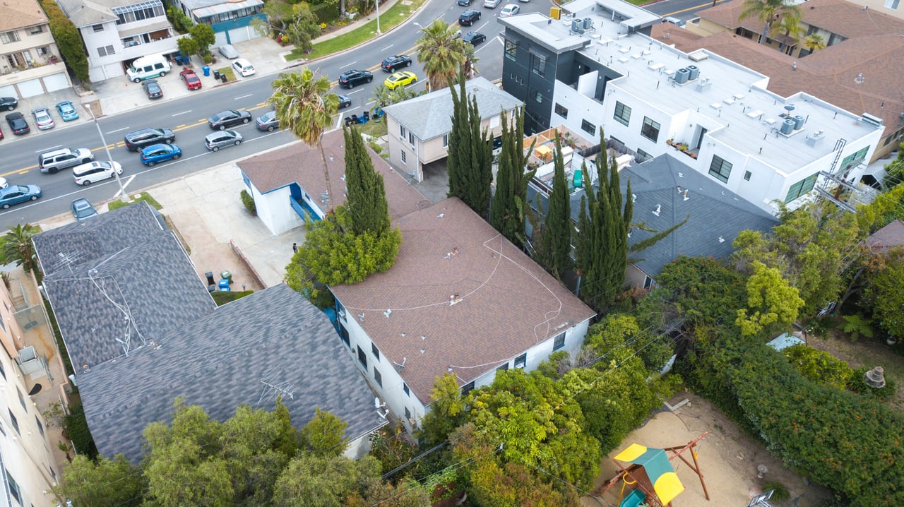 2121 S Beverly Glen
