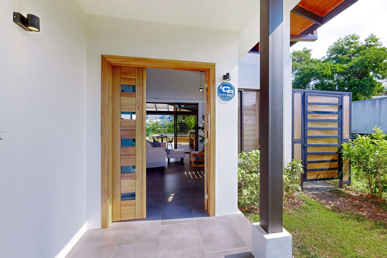 Modern Construction 3 Beds, 2,5 Baths Home.  Best Deal in Uvita! 