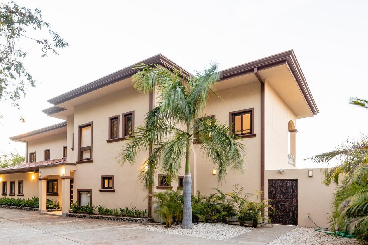 Luxury 6 BR Villa in Flamingo, Incredible Views | Starting At $1,350.00 Daily