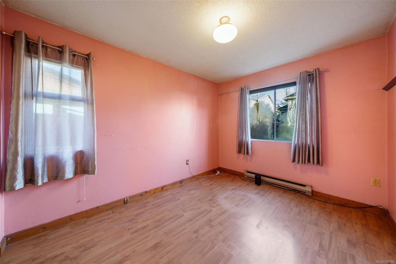 307 Henry St