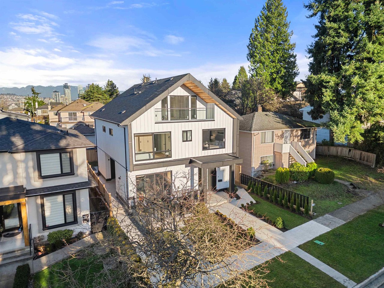 1-3559 Haida Dr