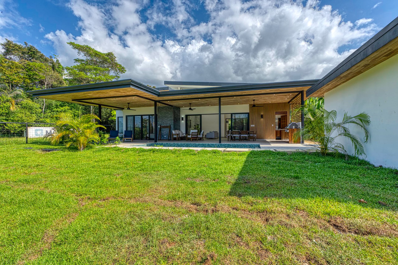 Luxury Beach House in Uvita