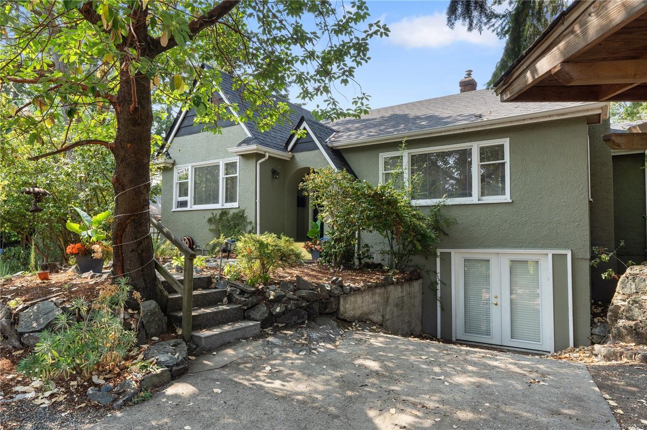 1080 San Marino Cres, Saanich