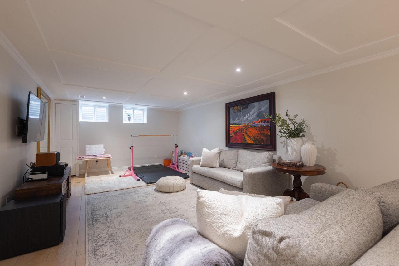 4456 Hawthorne Drive, Burlington, ON L7L 1G5