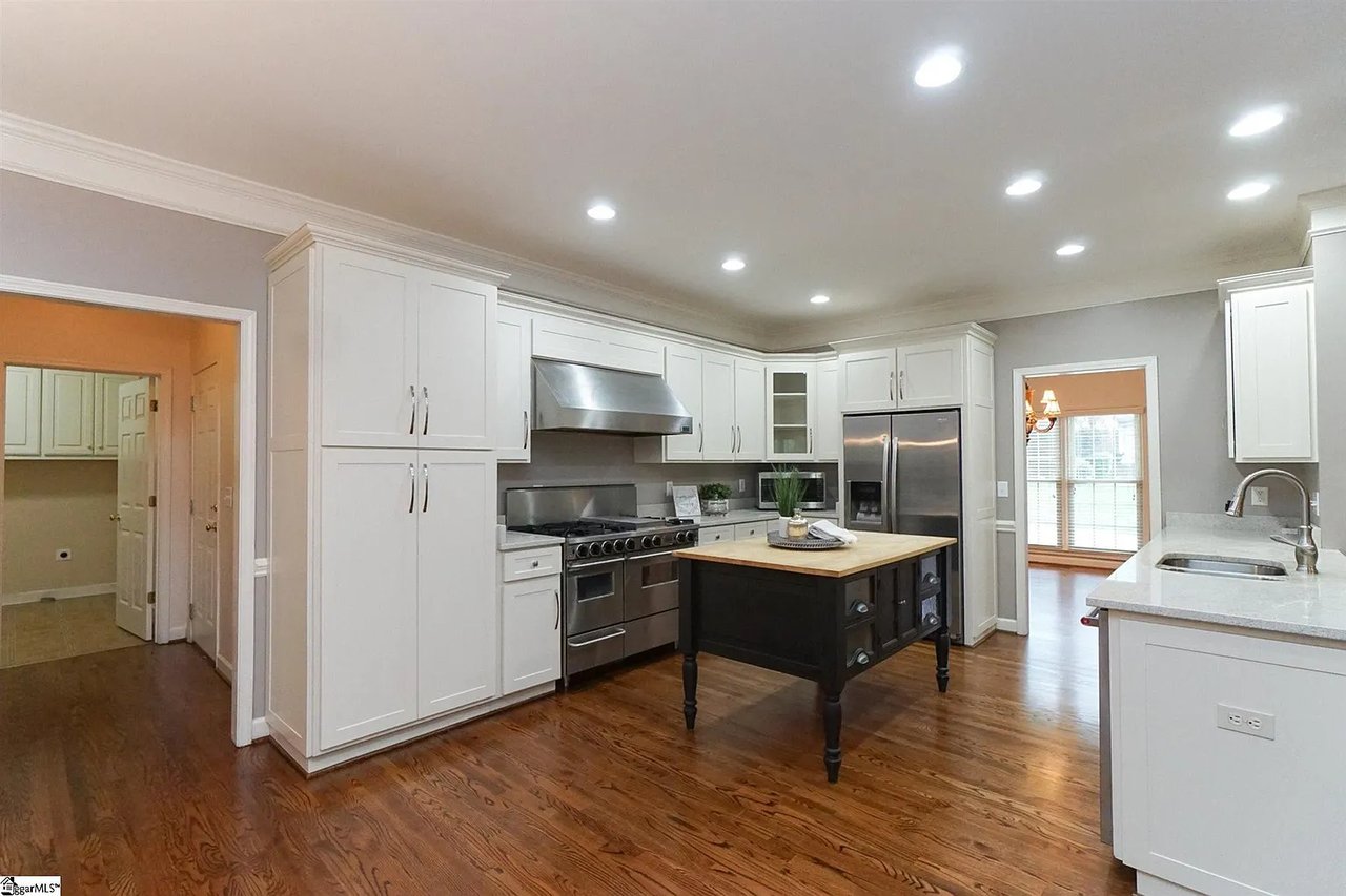 524 Meadowsweet Ln