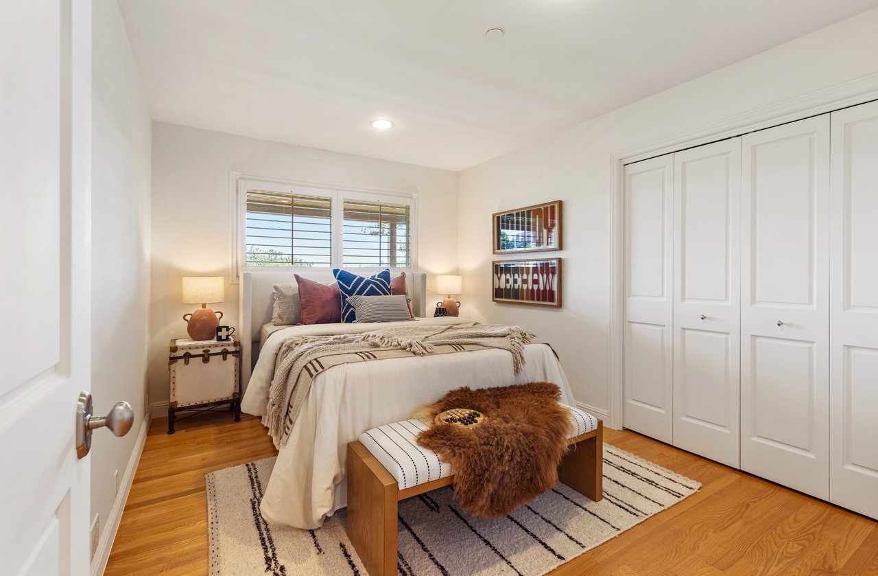 Picturesque and Private View Residence