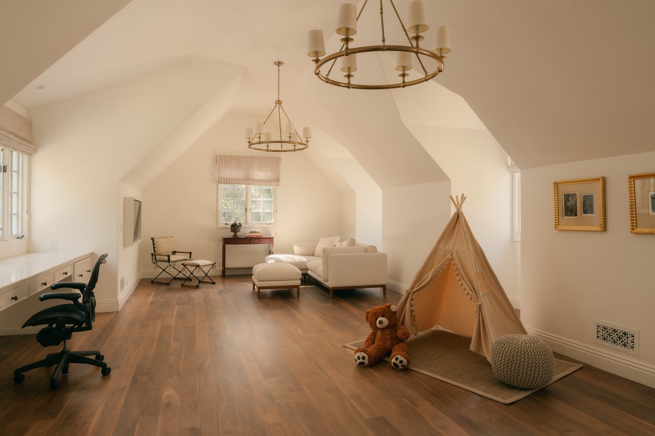 1420 Moraga Dr, Bel Air