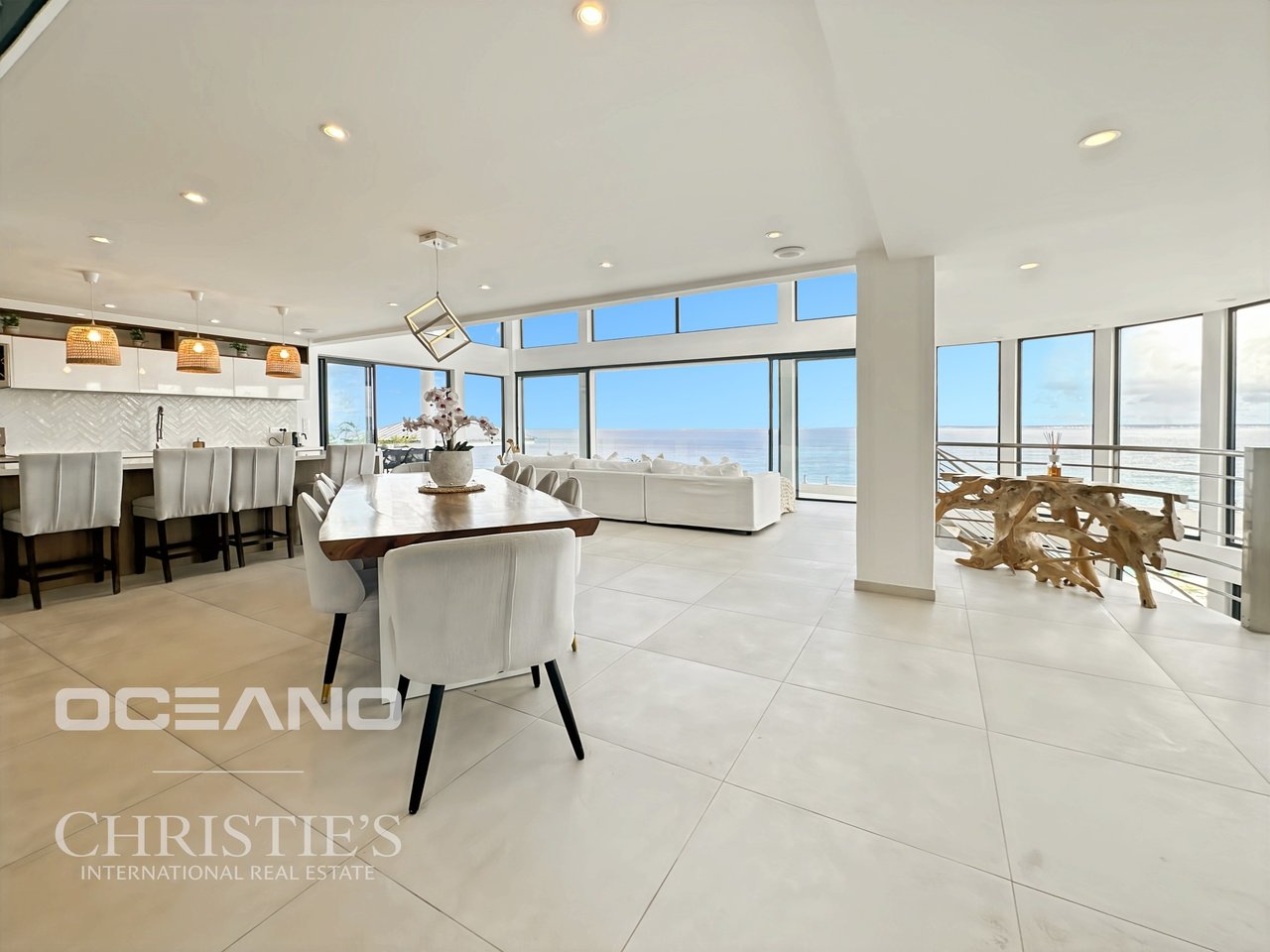 Cliffside Villa - Mont Rouge