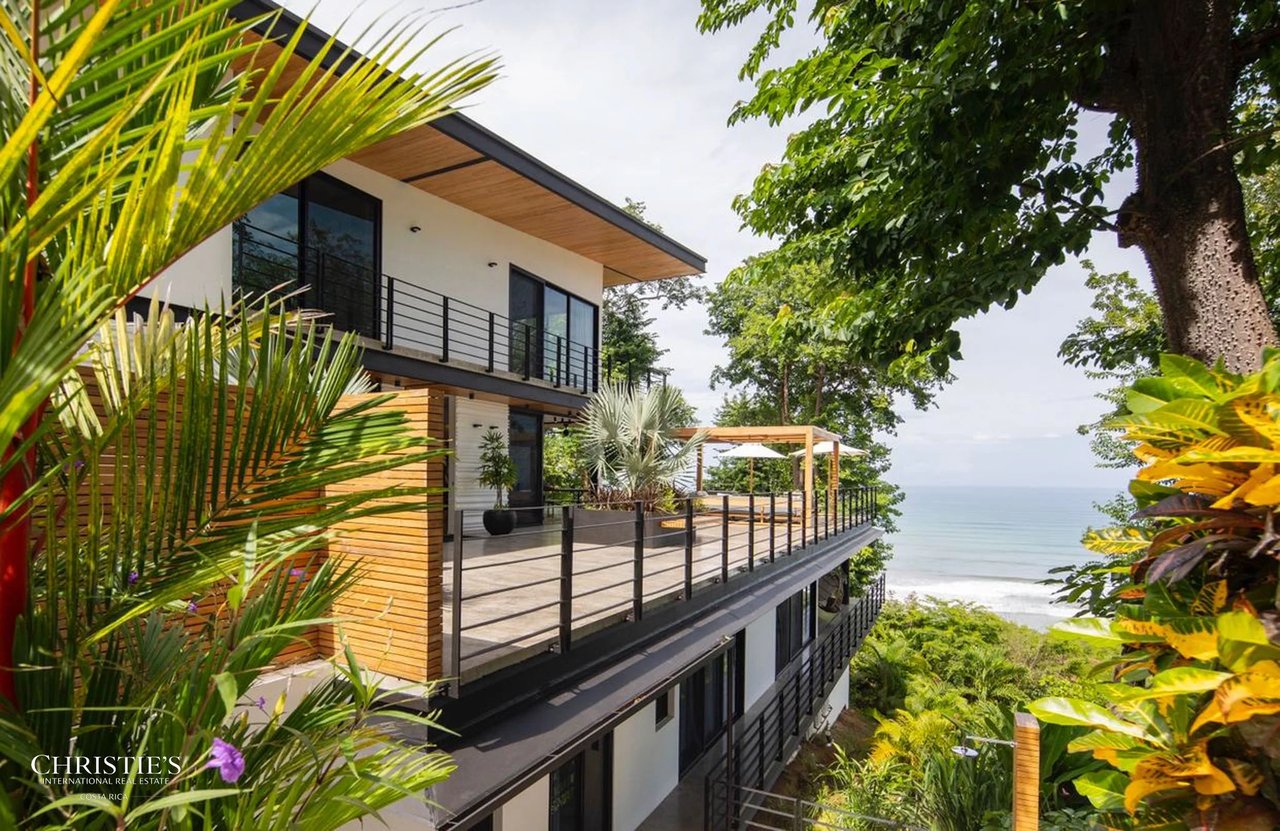 Coastal Estate with Two Villas and Dramatic Ocean Views